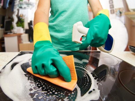 Local oven cleaning service in SW4 restoring a heavily soiled oven